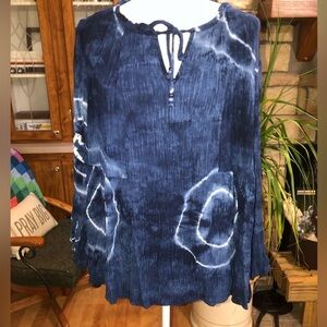 ETHYL CLOTHING SIZE XLARGE TIE DYE 3/4 BELL SLEEVE TOP WITH TIE KEYHOLE IN FRONT